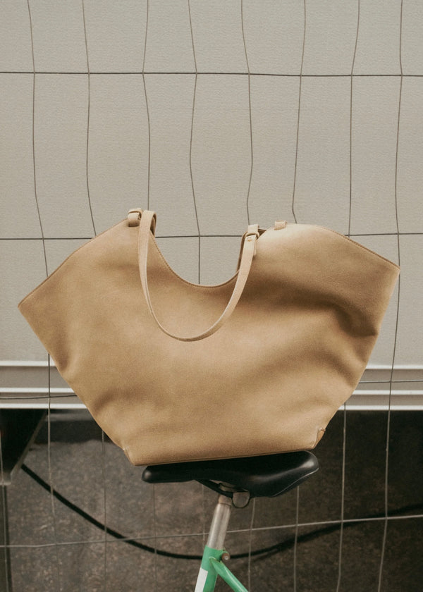 Dahlia Suede Tote Bag - Sand