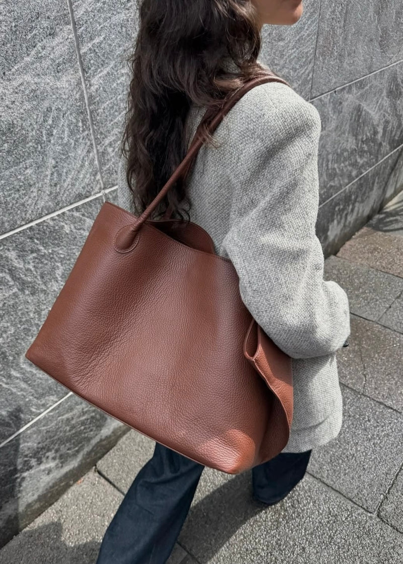 The Eva Weekend Tote - Chestnut Brown